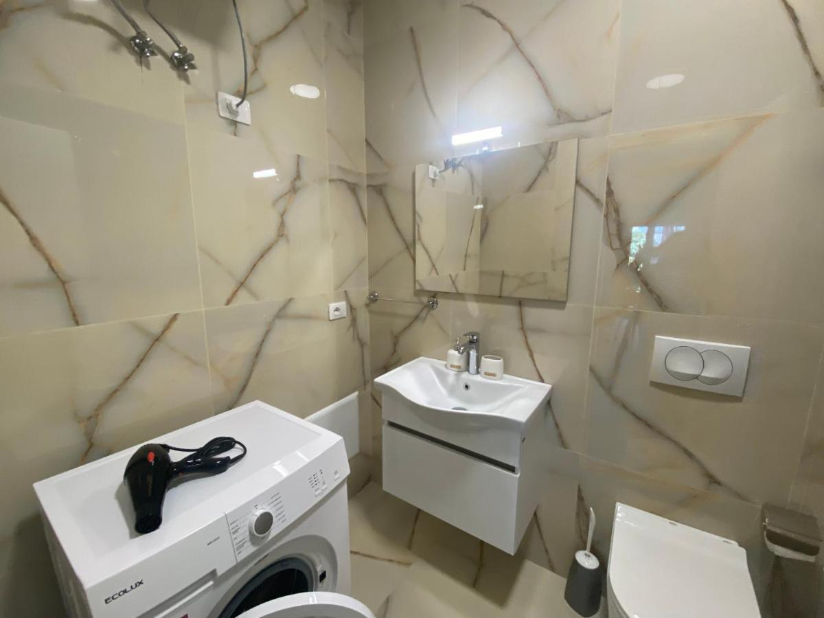 Brand New Apts Located At The City'S Main Square-100 Mbs Wifi Драч Екстериор снимка