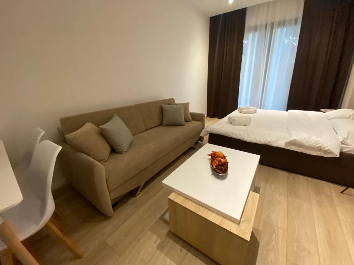 Brand New Apts Located At The City'S Main Square-100 Mbs Wifi Драч Екстериор снимка