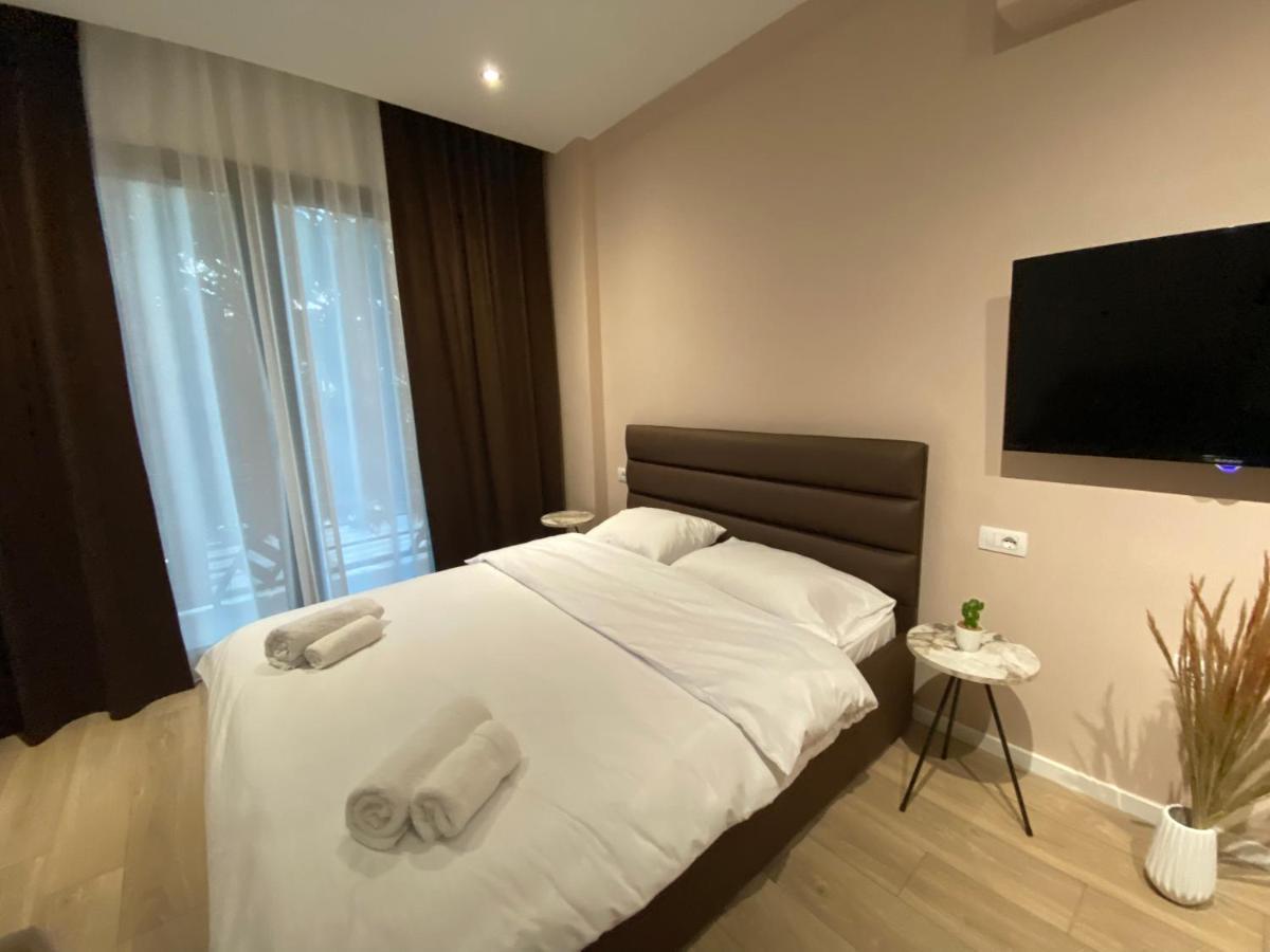 Brand New Apts Located At The City'S Main Square-100 Mbs Wifi Драч Екстериор снимка
